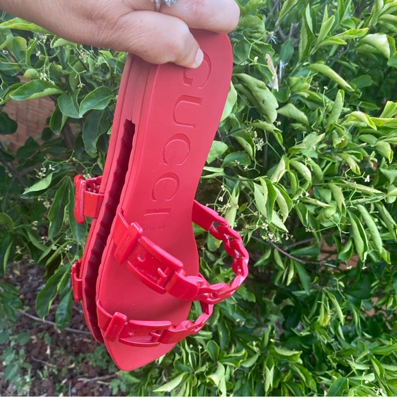 Gucci Red Hibiscus Twisted Rubber Pattern Slides Sandals Size 11 - Picture 15 of 17